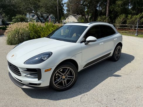 Used 2021 Porsche Macan AWD/4WD image 1