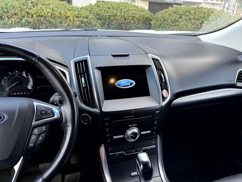 Used 2018 Ford Edge Titanium w/ Technology Package image 10