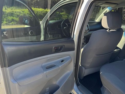 Used 2005 Toyota Tacoma PreRunner image 14