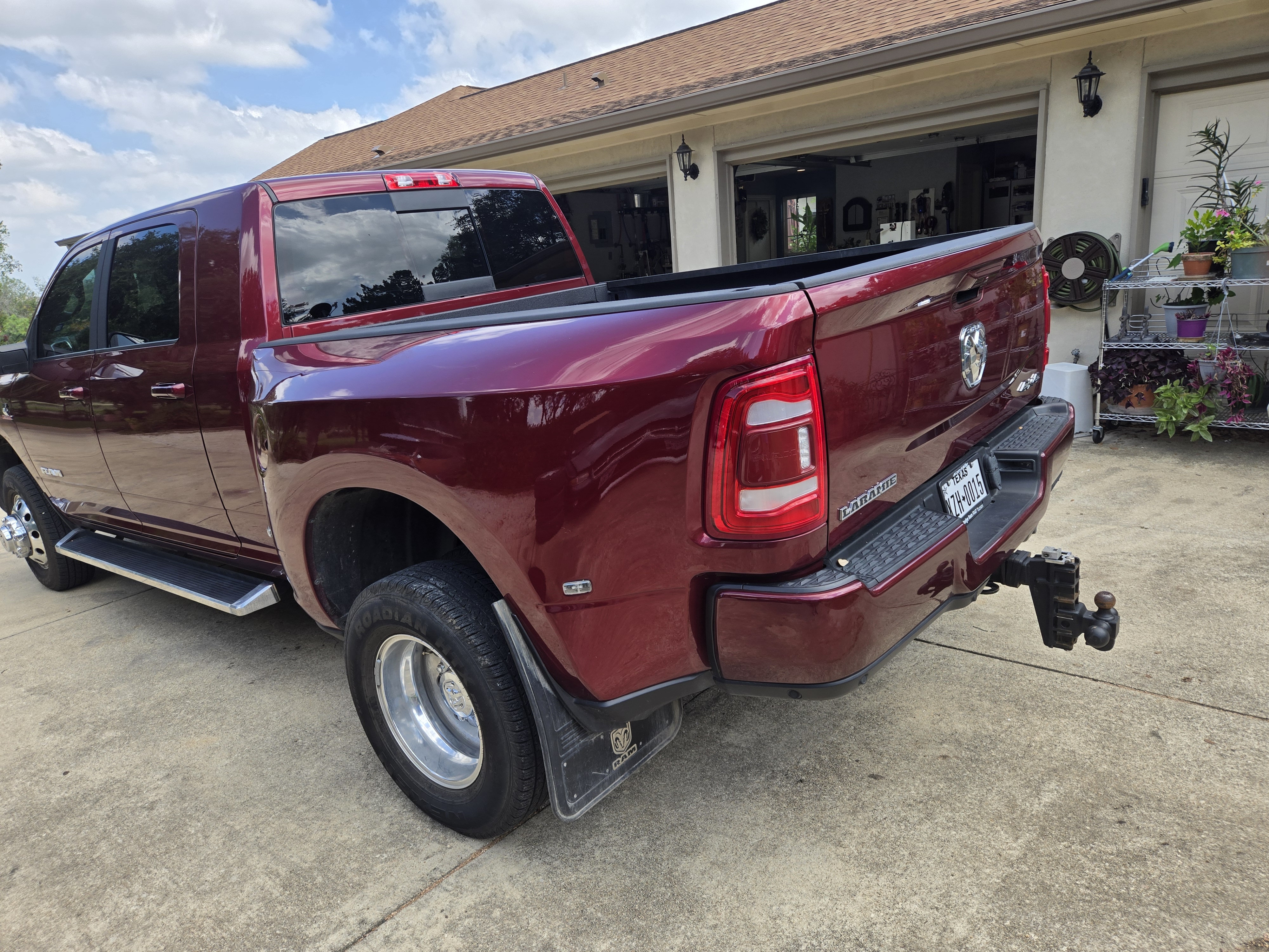 Used 2024 RAM 3500 Laramie AWD/4WD image 2