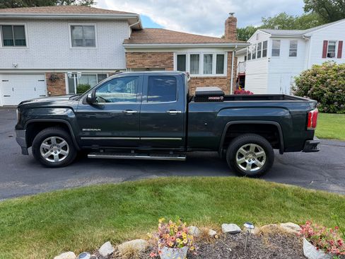 Used 2018 GMC Sierra 1500 SLT w/ Suspension Package, Off-Road AWD/4WD image 12
