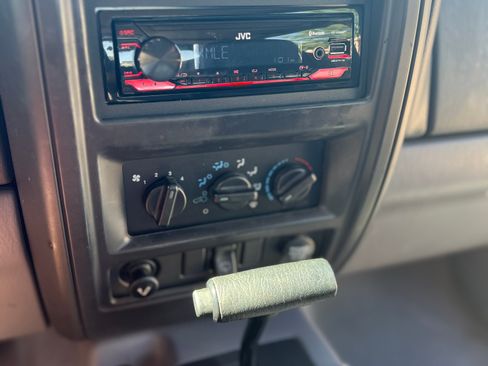 Used 1998 Jeep Cherokee Sport image 10