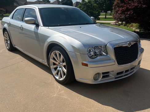 Used 2009 Chrysler 300 SRT8 w/ SRT Option Group II RWD image 4