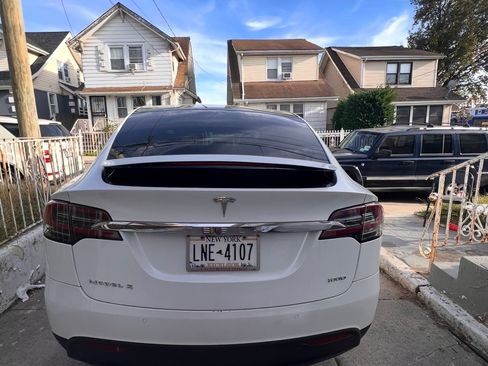 Used 2018 Tesla Model X 100D AWD/4WD image 2