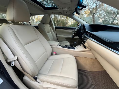 Used 2013 Lexus ES 350 w/ Premium Pkg image 17