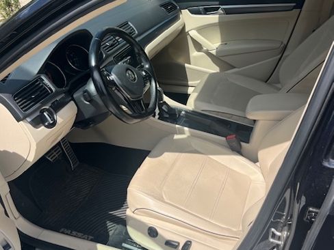 Used 2018 Volkswagen Passat 2.0T R-Line image 5