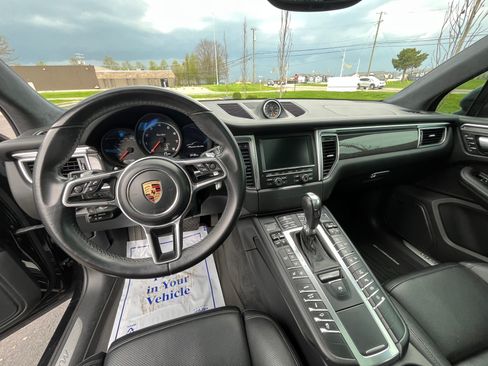 Used 2016 Porsche Macan Turbo AWD/4WD image 23