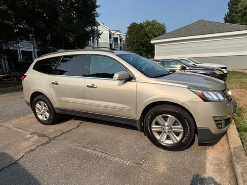 Used 2013 Chevrolet Traverse LT AWD/4WD image 1