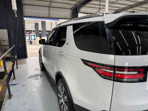 Used 2018 Land Rover Discovery HSE Luxury image 5