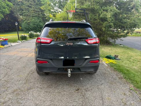 Used 2016 Jeep Cherokee 75th Anniversary FWD image 4