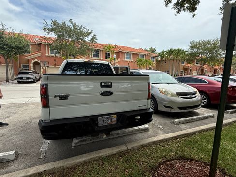 Used 2012 Ford F150 XLT w/ XLT Chrome Pkg image 5