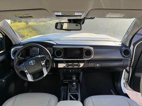 Used 2018 Toyota Tacoma SR5 image 23