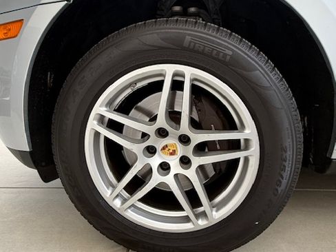 Used 2018 Porsche Macan Sport Edition image 14