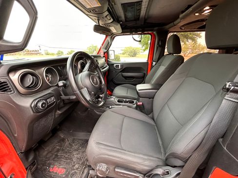 Used 2019 Jeep Wrangler Sport image 12