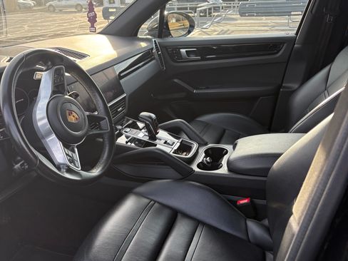Used 2021 Porsche Cayenne image 14