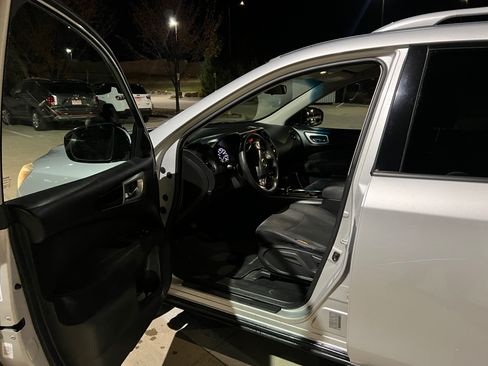 Used 2015 Nissan Pathfinder S image 8