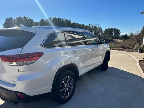 Used 2019 Toyota Highlander XLE image 5