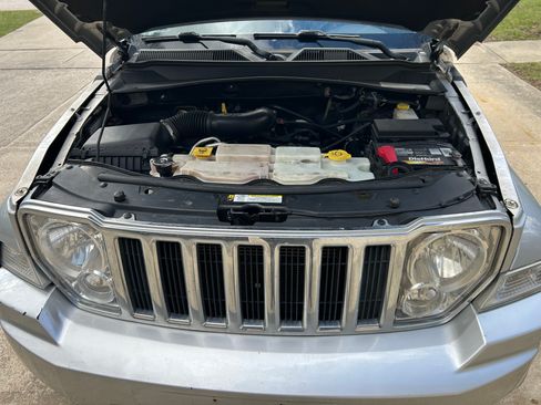 Used 2012 Jeep Liberty Limited image 6