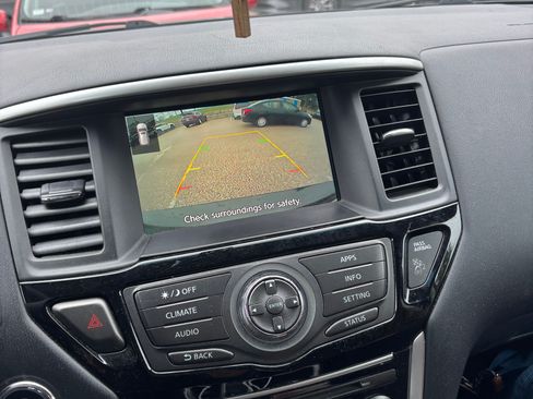 Used 2020 Nissan Pathfinder S AWD/4WD image 4