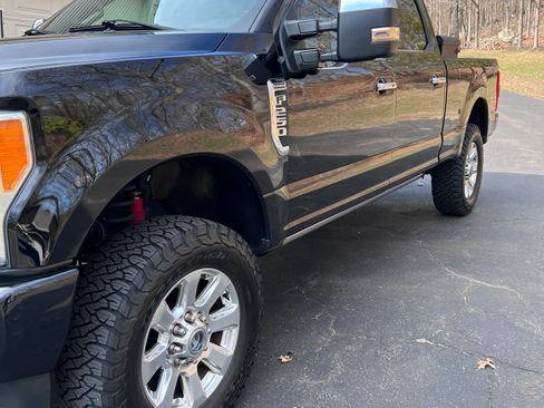 Used 2017 Ford F250 Platinum w/ Platinum Ultimate Package image 25