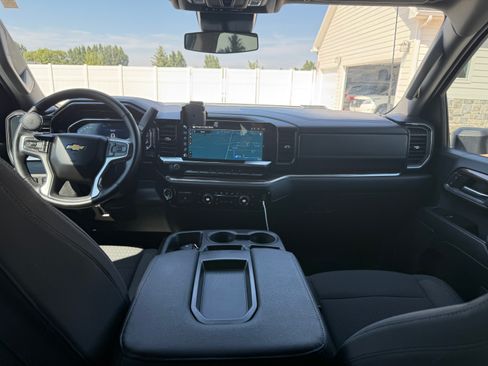Used 2024 Chevrolet Silverado 2500 LT w/ Convenience Package image 18