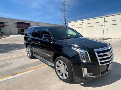 Used 2015 Cadillac Escalade Luxury AWD/4WD image 1