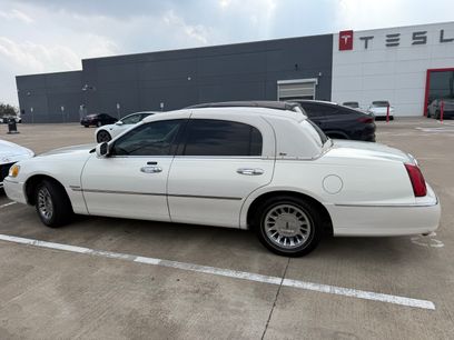 Used 2002 Lincoln Town Car Cartier