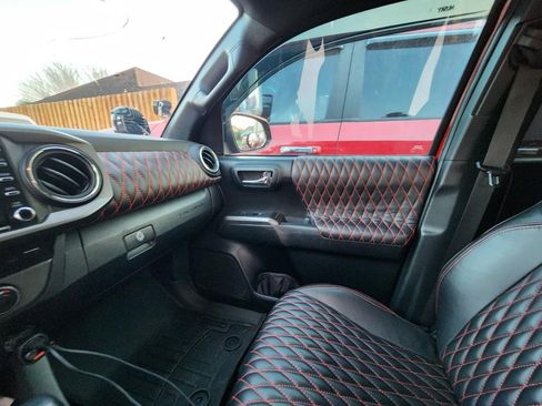 Used 2022 Toyota Tacoma TRD Off-Road image 10