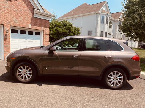 Used 2014 Porsche Cayenne AWD/4WD image 2