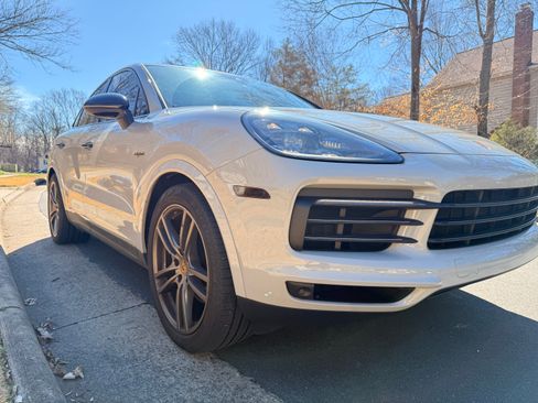 Used 2022 Porsche Cayenne Platinum Edition image 5