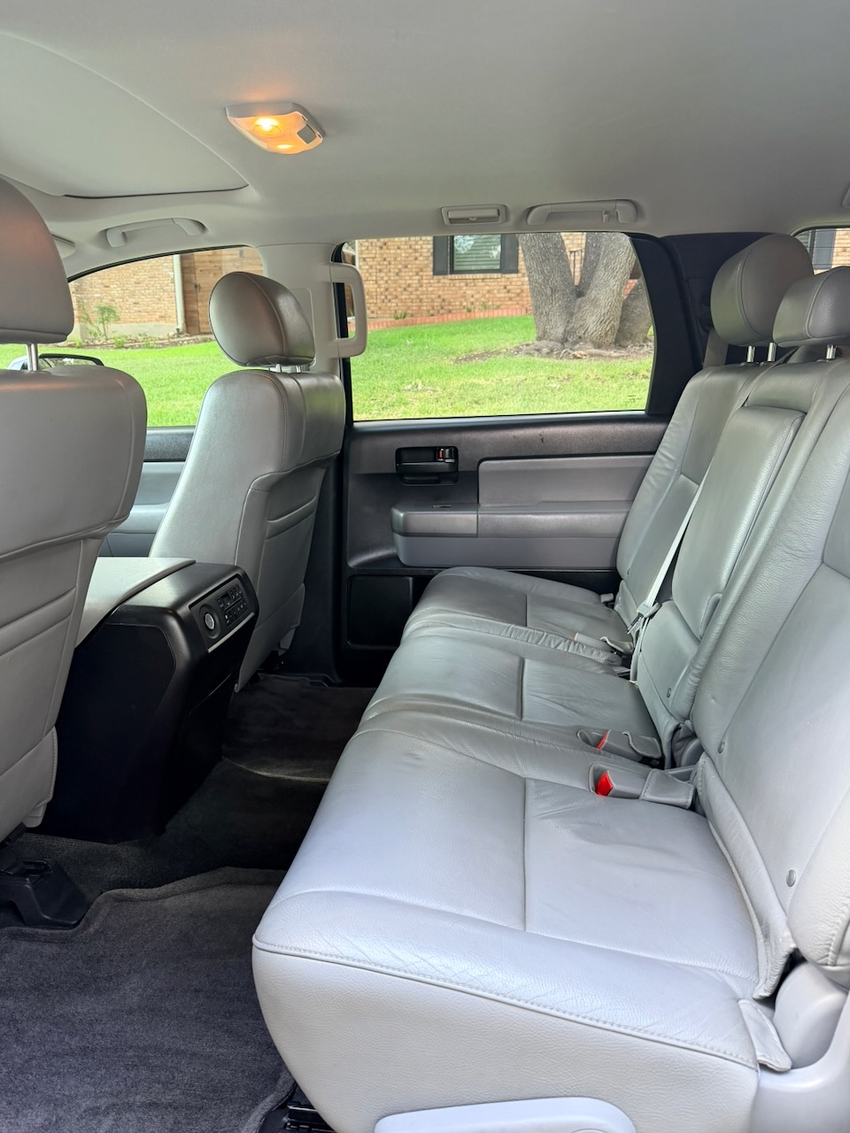 Used 2017 Toyota Sequoia SR5 w/ Premium Package RWD image 10