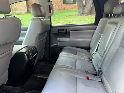 Used 2017 Toyota Sequoia SR5 w/ Premium Package RWD image 4