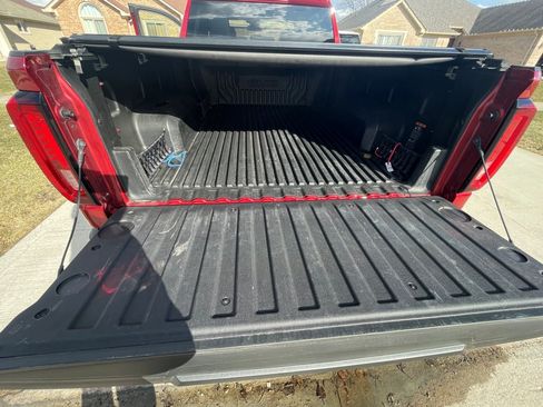 Used 2023 GMC Sierra 1500 SLT image 11