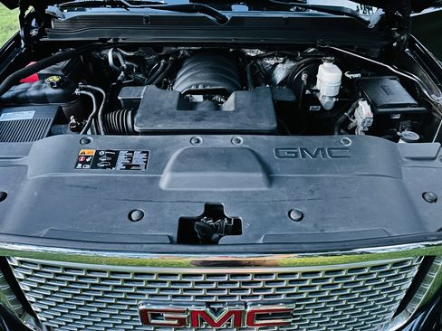 Used 2016 GMC Yukon Denali w/ Open Road Package AWD/4WD image 31