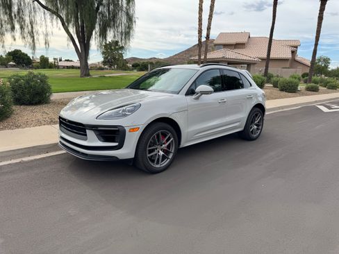 Used 2022 Porsche Macan S AWD/4WD image 1