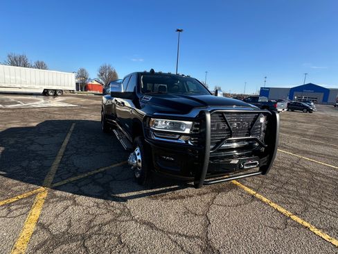 Used 2024 RAM 3500 Laramie image 12