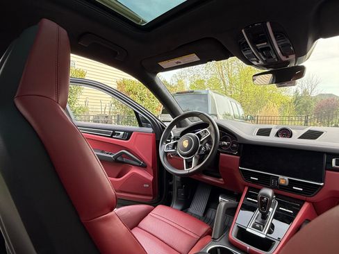 Used 2023 Porsche Cayenne GTS image 2