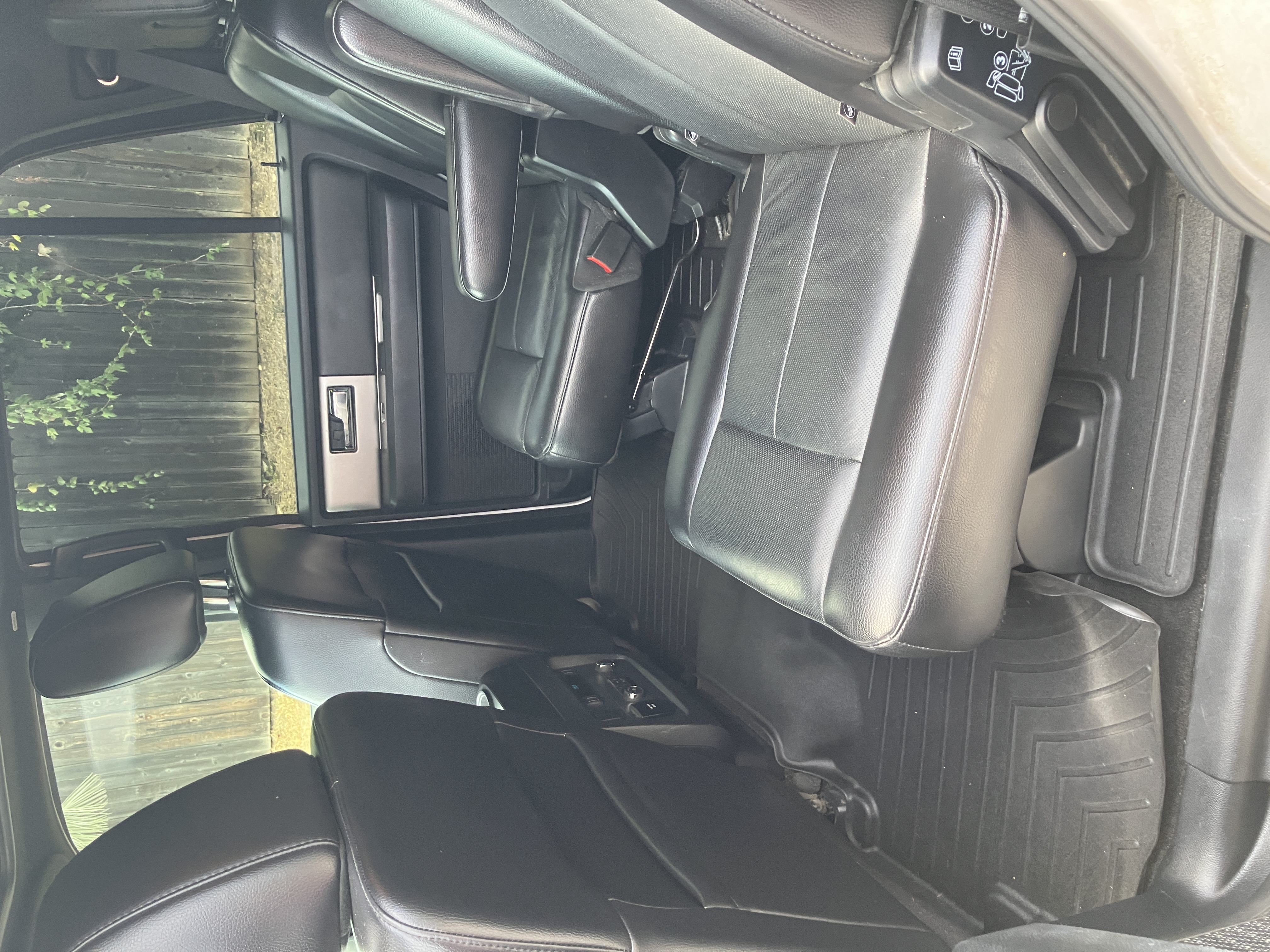 Used 2016 Ford Expedition XLT w/ Equipment Group 202A AWD/4WD image 12