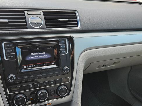 Used 2016 Volkswagen Passat 1.8T R-Line image 6