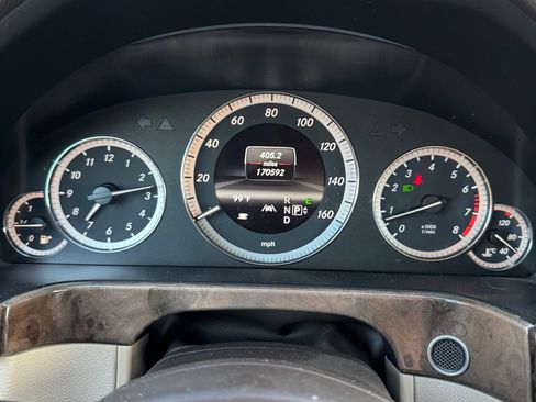 Used 2013 Mercedes-Benz E 350 4MATIC Sedan image 9