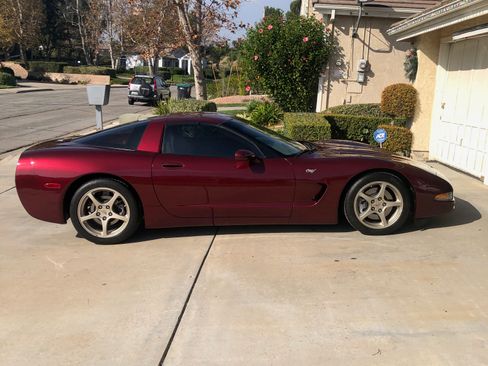 Used 2003 Chevrolet Corvette Coupe w/ Preferred Equipment Group RWD image 4
