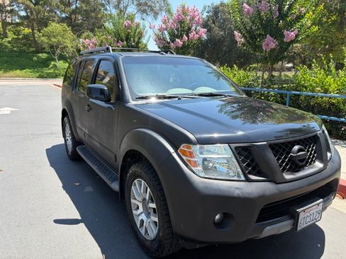 Used 2011 Nissan Pathfinder LE w/ Navigation Pkg AWD/4WD image 23