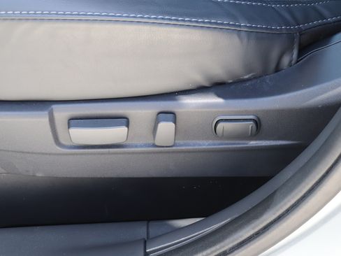 Used 2020 Mitsubishi Outlander SE image 18