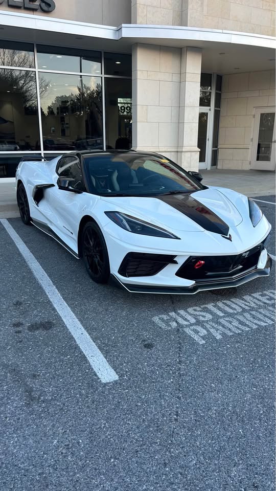 Used 2024 Chevrolet Corvette Stingray Preferred Cpe w/ Z51 Performance Package RWD image 8