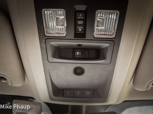 Used 2014 RAM 2500 Laramie w/ Black Appearance Group image 18