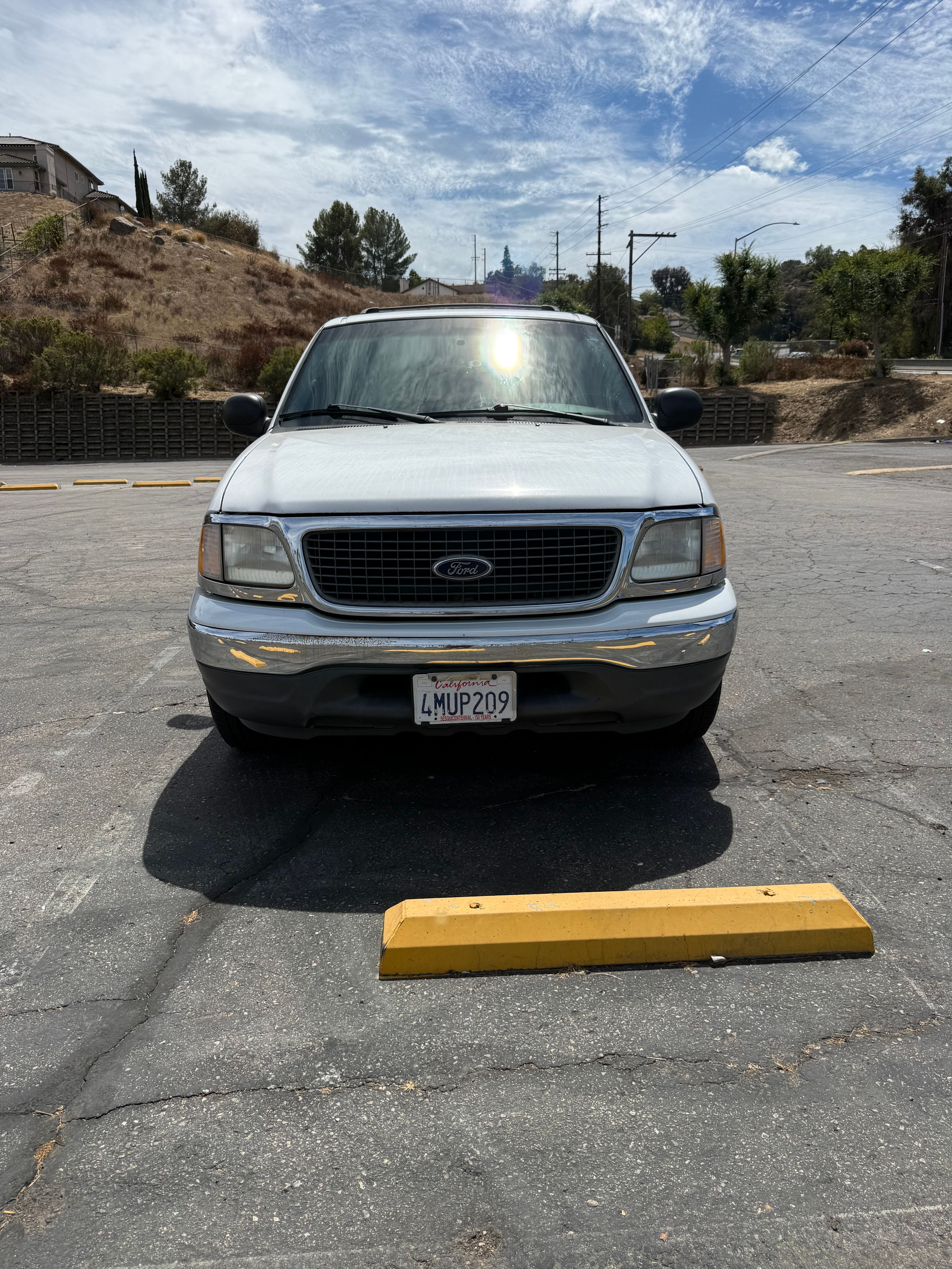 Used 2000 Ford Expedition XLT RWD image 1