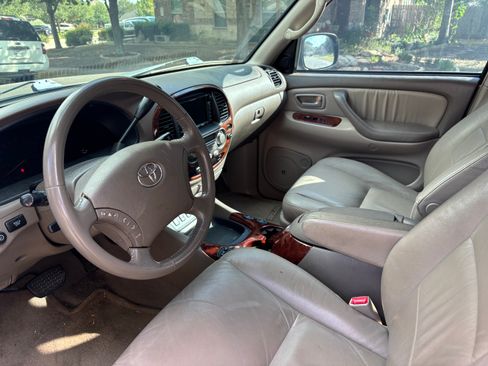 Used 2005 Toyota Sequoia Limited w/ Luxury Package RWD image 8