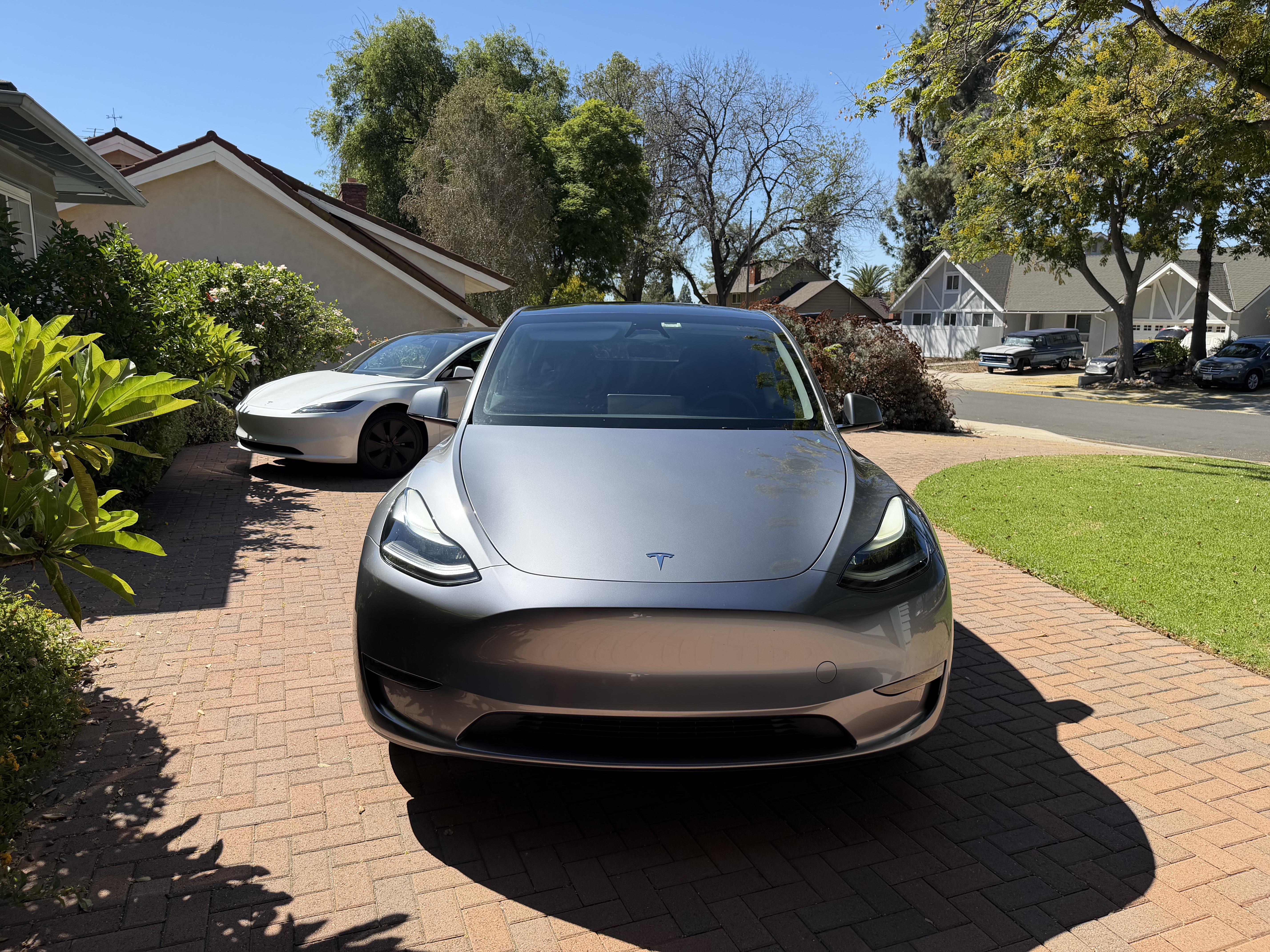 Used 2024 Tesla Model Y Long Range RWD image 2