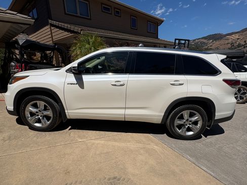 Used 2014 Toyota Highlander Limited w/ Driver Technology Package AWD/4WD image 10