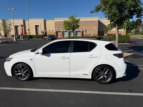 Used 2015 Lexus CT 200h w/ F Sport w/Nuluxe Interior image 2